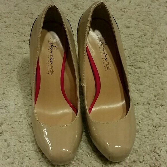 Nude pumps