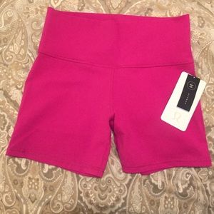 NWT Lulu lemon. Grove Short II*R