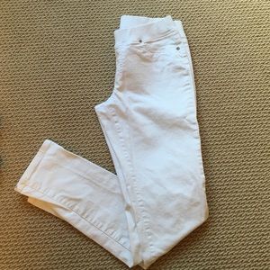 White skinny jeans