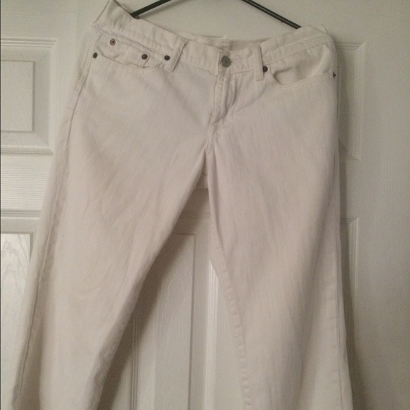 Cute summer capris. Size 6, but they run big.
