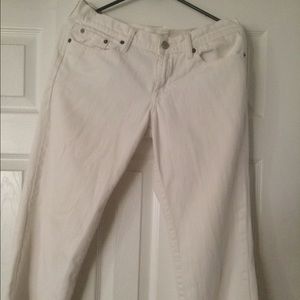 Cute summer capris. Size 6, but they run big.