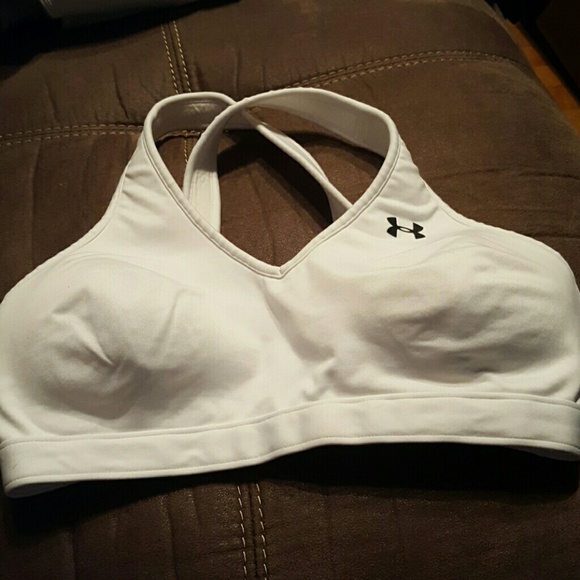 Under armour sports bra size Medium