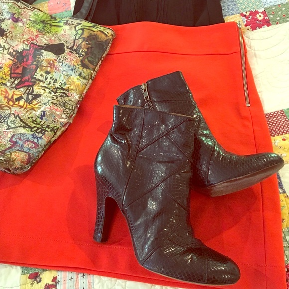 Frye Shoes - Authentic Frye snakeskin style black short booties