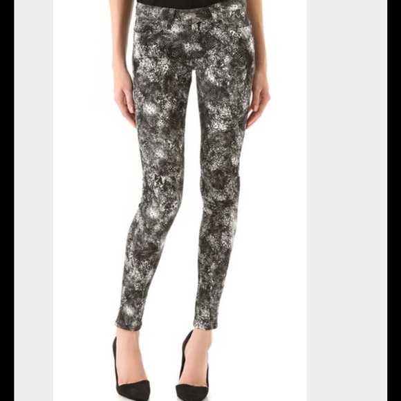 Paige Jeans Denim - Verdugo in black feather