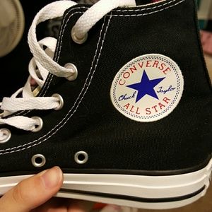 Black high top converse.
