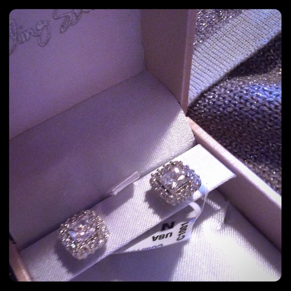 Jewelry - 💕Sterling Silver Earrings~NWT~SOLD~TRADED 💕