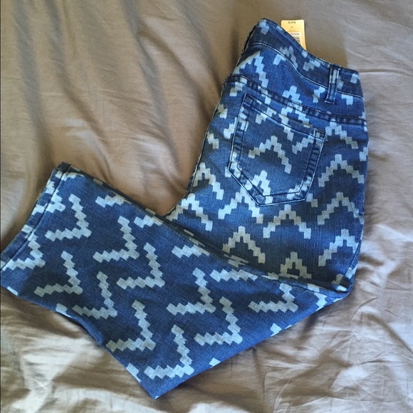 TORRID CAPRI JEANS. NWT size 12