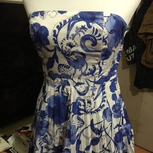 H&M Spring Floral Tube Dress. Runs Small Size 4