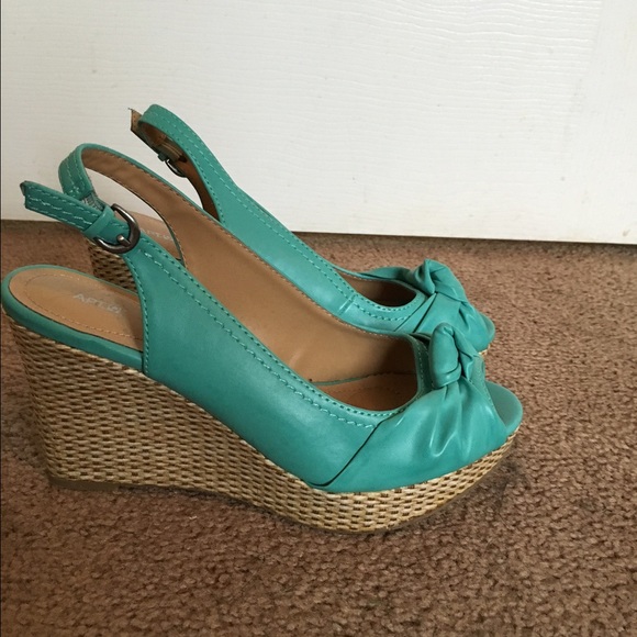 Apt 9 wedges