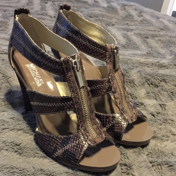 BRAND NEW! Michael Kors heels! Size: 8 1/2