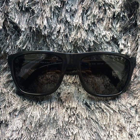 AUTHENTIC BURBERRY SUNGLASSES