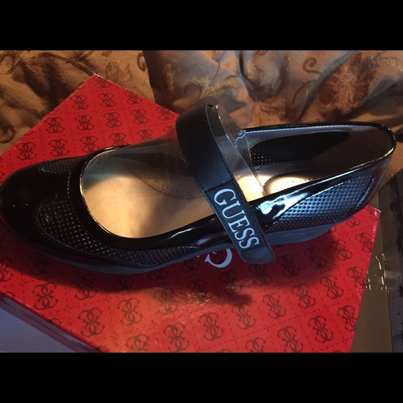 Guess - Picture 3 of 3
