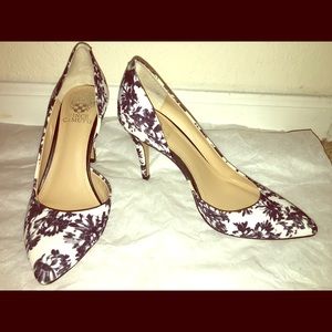 Vince Camuto black & white floral pumps