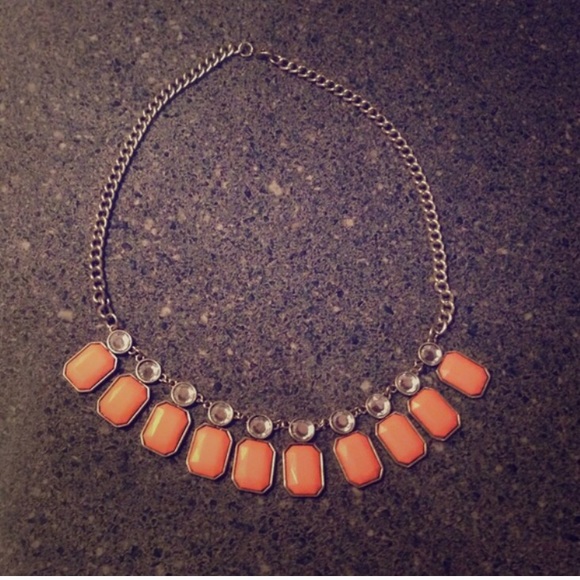 🎉 HOST PICK🎉On Trend Necklace: Orange & Crystal - Picture 2 of 3
