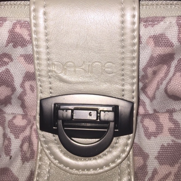 Dakine purse - Picture 2 of 3