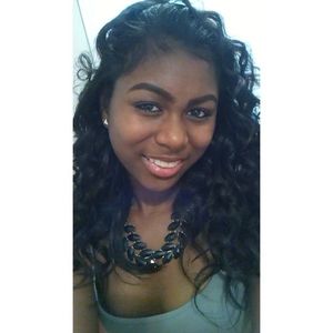 Meet your Posher, Yasemin