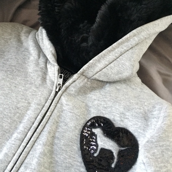 VS PINK hoodie w/ fur inside 😊