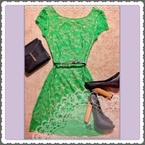 NWOT•BEBE•xsmall•lace overlay•green bodycon dress