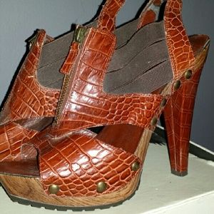 Jessica Simpson heels