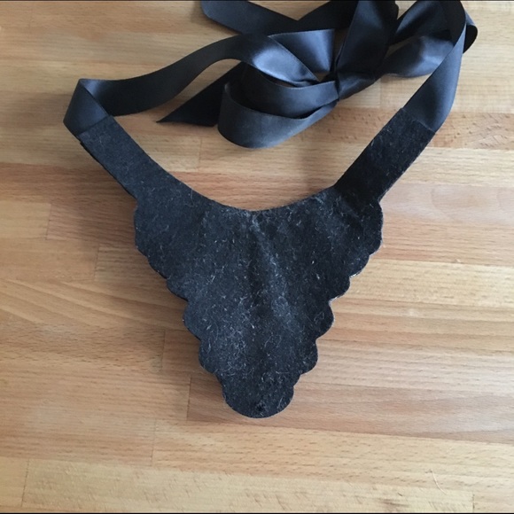 🏝Black Jewel Bib Necklace - Picture 3 of 3
