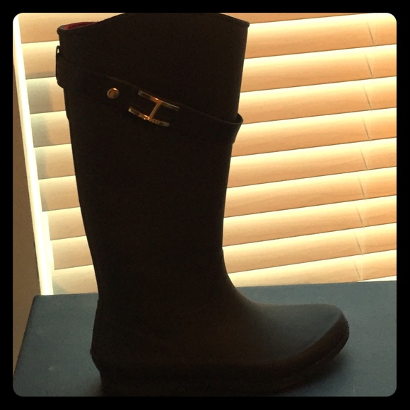 Tommy Hilfiger Shoes - Brand New Tommy Hilfiger Rain Boots size 9