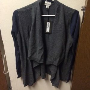 Grey sweater with blue sleeves