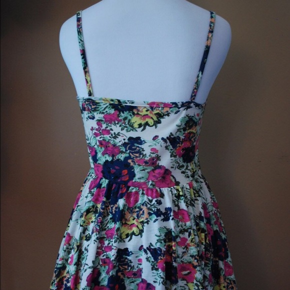 NWOT Floral BDG tunic, size medium - Picture 4 of 4