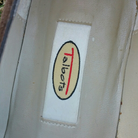 Talbot's Brown Suede Bow Pumps - Picture 2 of 5