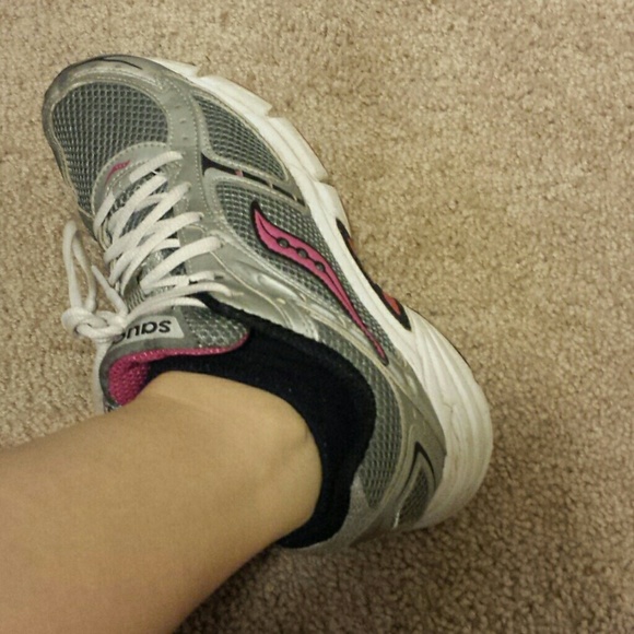 Running shoes - Picture 3 of 3