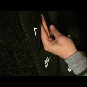 NEW Nike Flip Flops