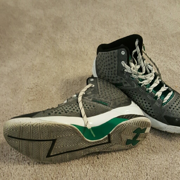 Basketball shoes - Picture 2 of 3