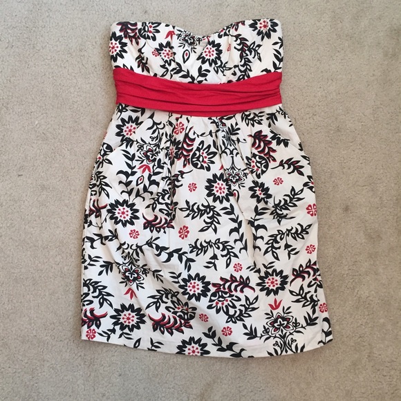 Cute Strapless Dress!