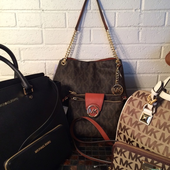 Michael Kors Handbags - Michael kors monogram jet set item tote