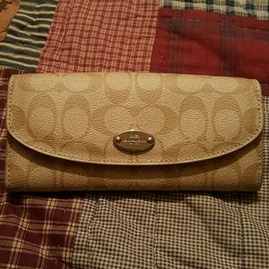 AUTHENTIC COACH WALLET!! ( NWOTS) PRICE IS FIRM!!