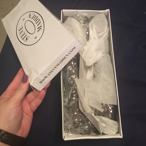 Steve Madden BRAND NEW never been worn flats