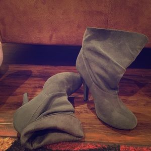 Size 8.5 Gray Steve Madden Booties
