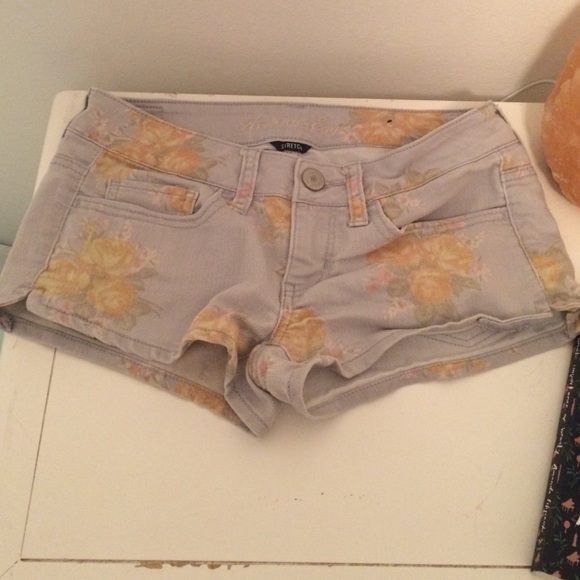 AE Floral Shorts 🌿🌸🌷🌼