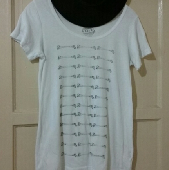 White tee