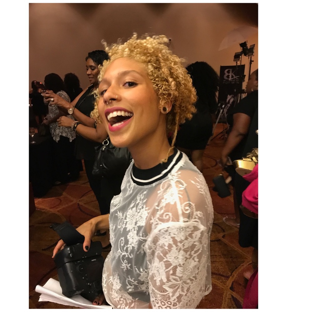 THIS IS YOUR POSHER, VAG, at your service!