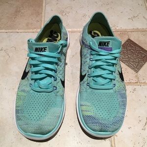 Nike Woman's Nike 4.0 FlyKnit Sneaker
