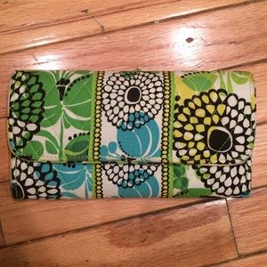 Vera Bradley trifold wallet in "lime's up"