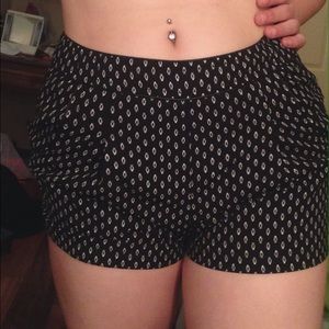 Black and White Diamond Print High Waist Shorts