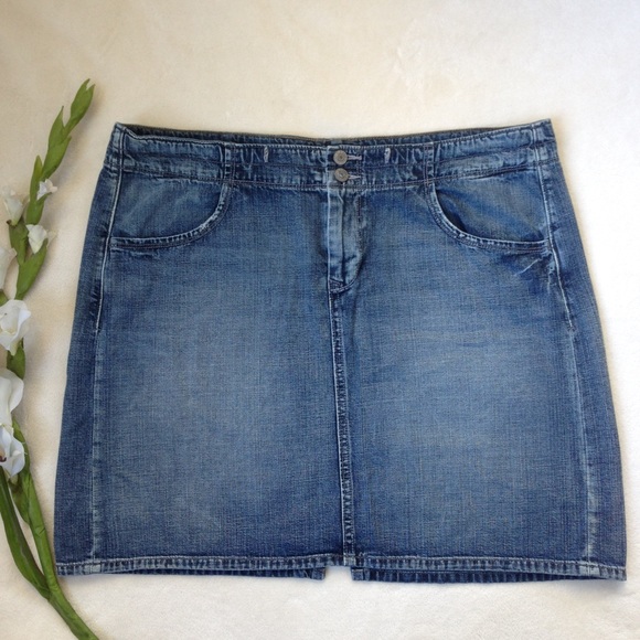Old Navy Dresses & Skirts - OLD NAVY Denim Mini Skirt