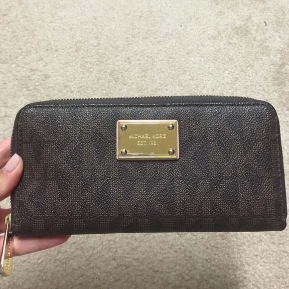 REDUCED!! Michael Kors continental wallet
