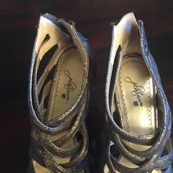 Metallic heels - Picture 3 of 3