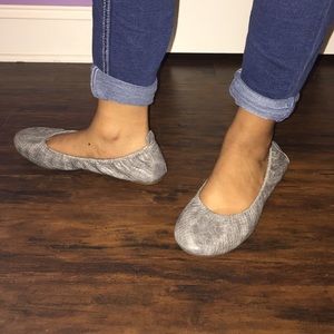 Size 8 Old Navy gray casual flats