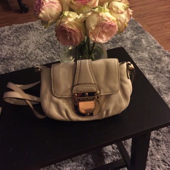 Michael kors crossbody