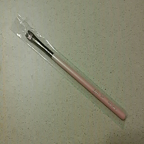 Luxie Brand Flat Defining Brush - Picture 1 of 3