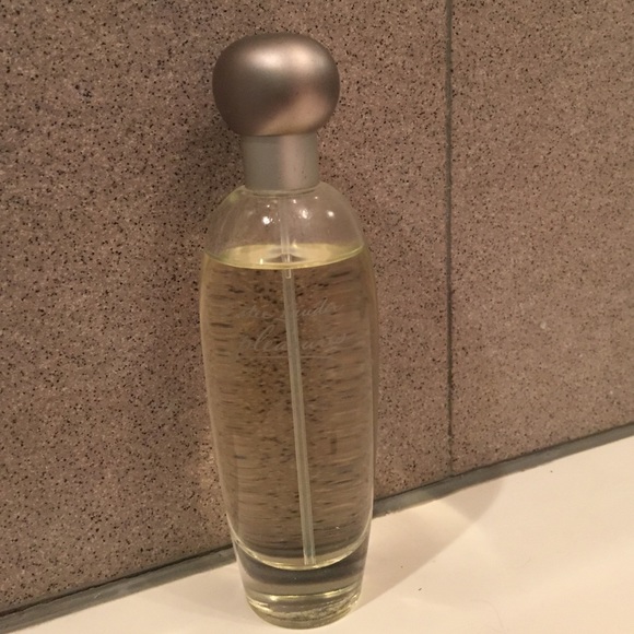 Estée Lauder Pleasures eau de parfume.