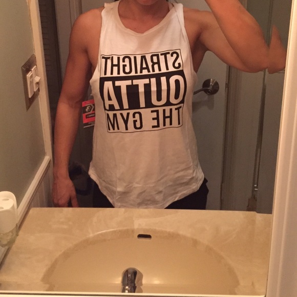 💪🏼Straight Out of The Gym Tank💪🏼 - Picture 2 of 4
